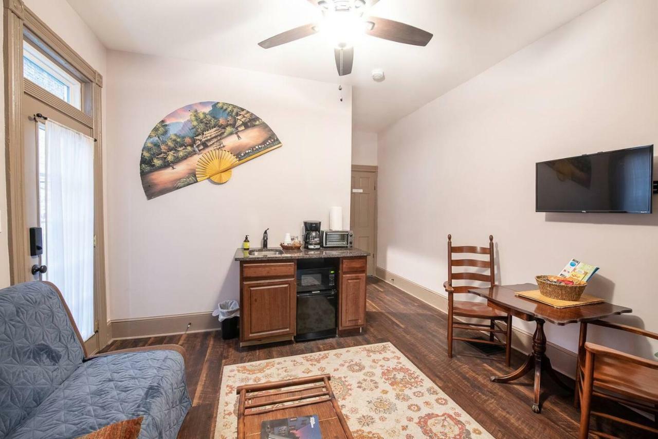Cozy Hideaway In The Heart Of Lancaster Appartement Buitenkant foto